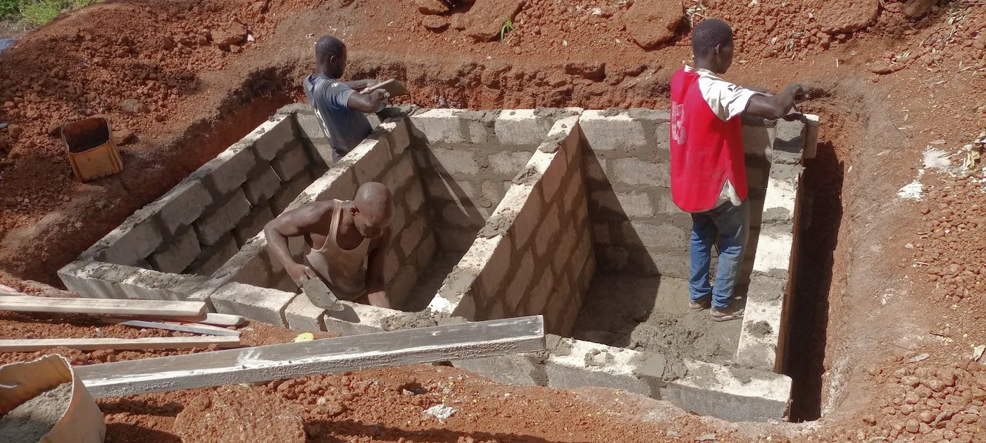 Construction des fosses septiques du CMS de Landa